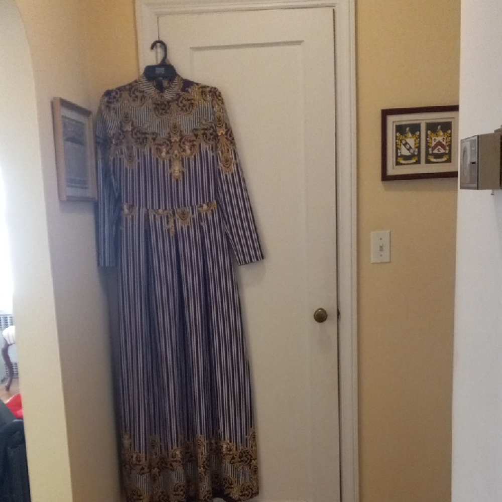 Siwar Collection Maxi Dress with Ornate Gold Motif EUC